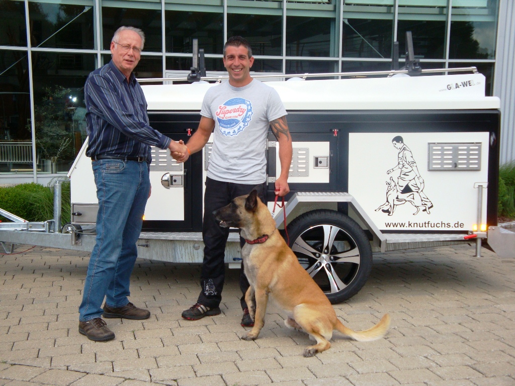 Marktneuheit im Hundetransport: DOG-Sport Hundeanhänger mit luftgefedertem Fahrwerk