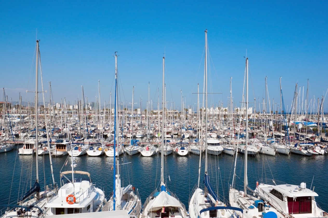 Der Sonne entgegen – Segelboote und Yachten werden jetzt flott gemacht!