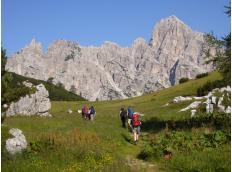 Eine starke 11! Hütten-Trekking durch die Dolomiten – 11 Powerfrauen ein Ziel.