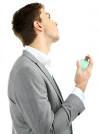 So finden Männer das richtige Parfüm fürs Büro!