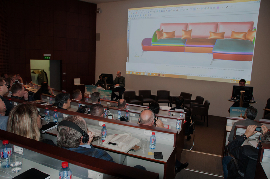 Internationale MÃ¶belhersteller nehmen auf dem Lectra-Sofa Platz