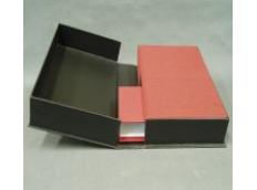 Verpackung mit Form und Format: Die Buchbinderei Konrad fertigt Schachteln und Kassetten nach Maß